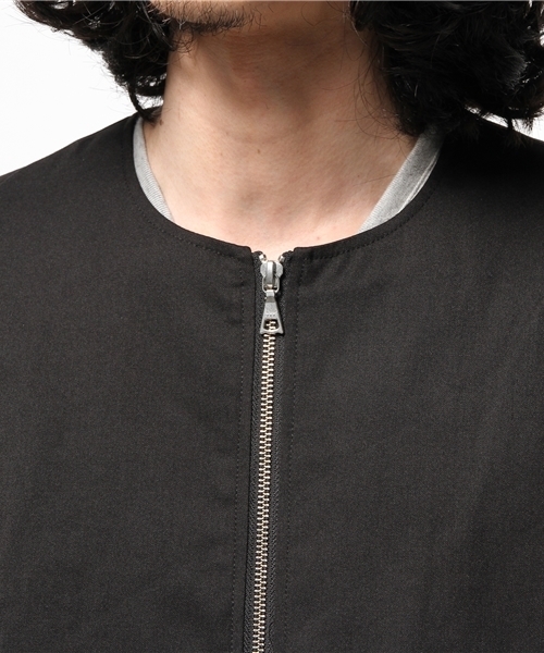 Lui's（ルイス）の「Lui's(ルイス) ノーカラーライダースブルゾン（ブルゾン・メンズ・ブラック/ネイビー・LARGE/MEDIUM/SMALL）」の7枚目の写真