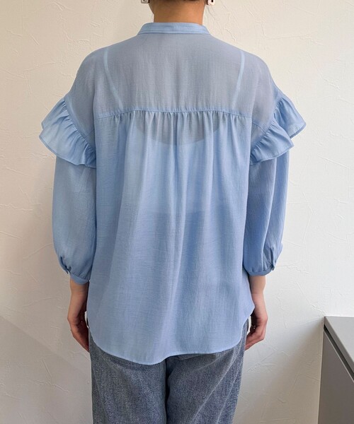 fredy emue(フレディエミュ)の「シアーフリル切り替えブラウス(シャツ/ブラウス・レディース・サックスブルー/オフホワイト/チャコールグレー・38)」の20枚目の写真
