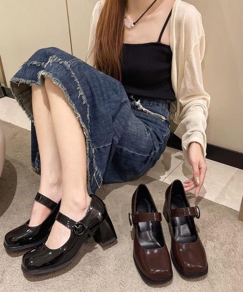 Dewlily(デューリリー)の「エナメル調ベルトパンプス(パンプス・レディース・ブラック/ブラウン・35/36/37/38/39)」の9枚目の写真
