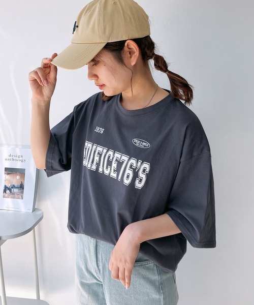 AS KNOW AS plus(アズノゥアズプラス)の「◎選んでアクティブ刺繍Tシャツ(Tシャツ/カットソー・レディース・オートミール/スミクロ/オフホワイト/ホワイト系/レッド系/グレー系・FREE)」の3枚目の写真
