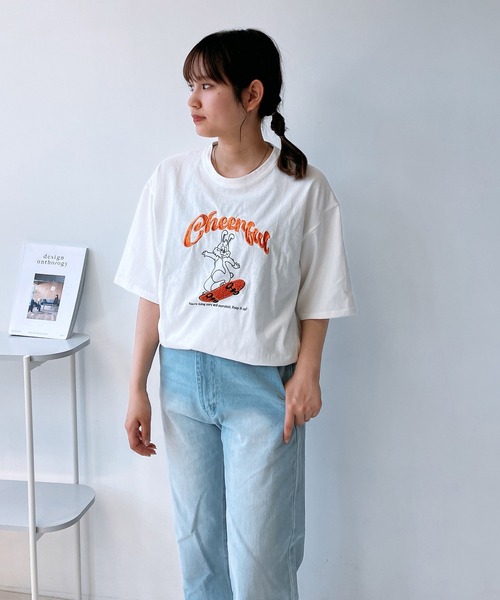 AS KNOW AS plus(アズノゥアズプラス)の「◎選んでアクティブ刺繍Tシャツ(Tシャツ/カットソー・レディース・オートミール/スミクロ/オフホワイト/ホワイト系/レッド系/グレー系・FREE)」の11枚目の写真