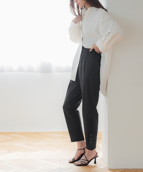 coca(coca)(コカ)の「金ボタンストレッチテーパードパンツ(スラックス・レディース・アイボリー/ブラック・S/M/L)」の11枚目の写真