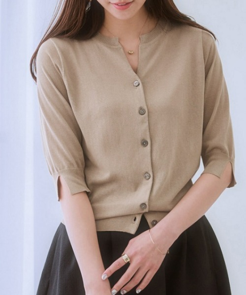 7days Life Styling（セブンデイズライフスタイリング）の「（接触冷感・毛玉になりにくい・ＵＶカット） 綿混スキッパーネックニットカーディガン（カーディガン/ボレロ・レディース・グレイッシュベージュ/ブラック/テラコッタ/シルバーグレー・S/M/L/LL）」の4枚目の写真