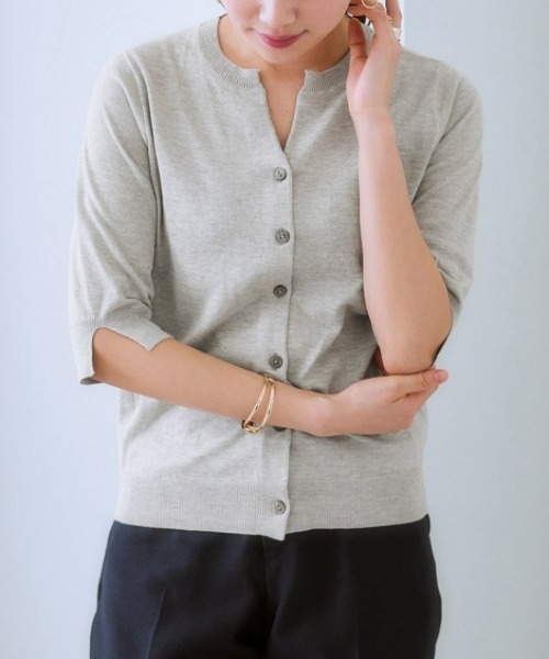 7days Life Styling（セブンデイズライフスタイリング）の「（接触冷感・毛玉になりにくい・ＵＶカット） 綿混スキッパーネックニットカーディガン（カーディガン/ボレロ・レディース・グレイッシュベージュ/ブラック/テラコッタ/シルバーグレー・S/M/L/LL）」の3枚目の写真