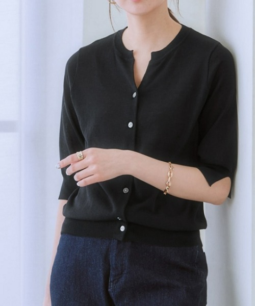 7days Life Styling（セブンデイズライフスタイリング）の「（接触冷感・毛玉になりにくい・ＵＶカット） 綿混スキッパーネックニットカーディガン（カーディガン/ボレロ・レディース・グレイッシュベージュ/ブラック/テラコッタ/シルバーグレー・S/M/L/LL）」の2枚目の写真