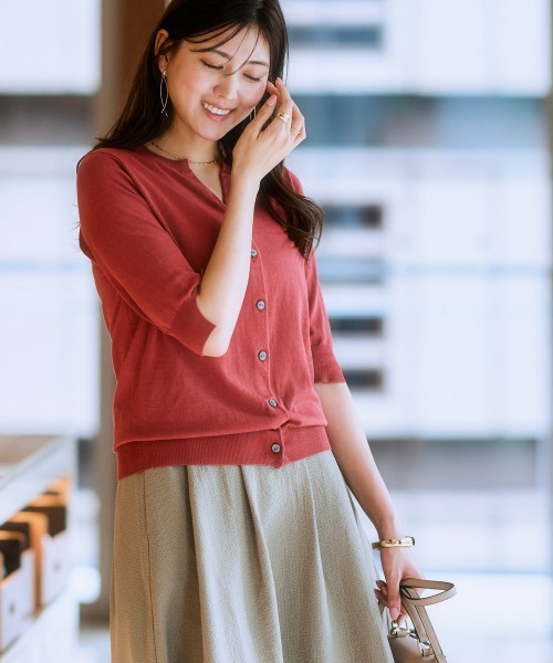 7days Life Styling（セブンデイズライフスタイリング）の「（接触冷感・毛玉になりにくい・ＵＶカット） 綿混スキッパーネックニットカーディガン（カーディガン/ボレロ・レディース・グレイッシュベージュ/ブラック/テラコッタ/シルバーグレー・S/M/L/LL）」の6枚目の写真