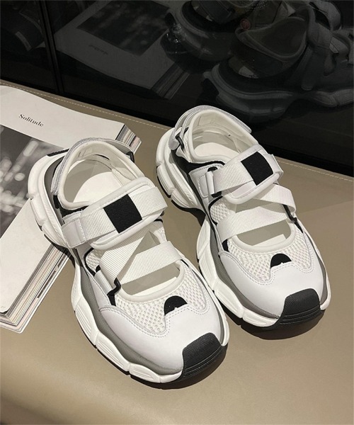 Ritzy(リッツィー)の「厚底 ベルト スニーカーサンダル(サンダル・レディース・ホワイト/ブラック・24/23.5/23/22.5/24.5)」の7枚目の写真