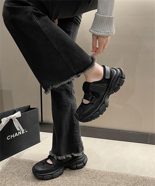 Ritzy(リッツィー)の「厚底 ベルト スニーカーサンダル(サンダル・レディース・ホワイト/ブラック・24/23.5/23/22.5/24.5)」の9枚目の写真