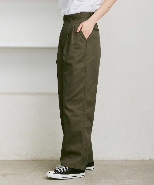 flaner(フラネ)の「Loose tuck chino pants / ルーズタックチノパン(チノパンツ・レディース・カーキブラウン/オフホワイト/ブラック・SMALL/MEDIUM/LARGE)」の3枚目の写真