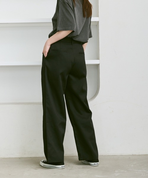 flaner(フラネ)の「Loose tuck chino pants / ルーズタックチノパン(チノパンツ・レディース・カーキブラウン/オフホワイト/ブラック・SMALL/MEDIUM/LARGE)」の8枚目の写真