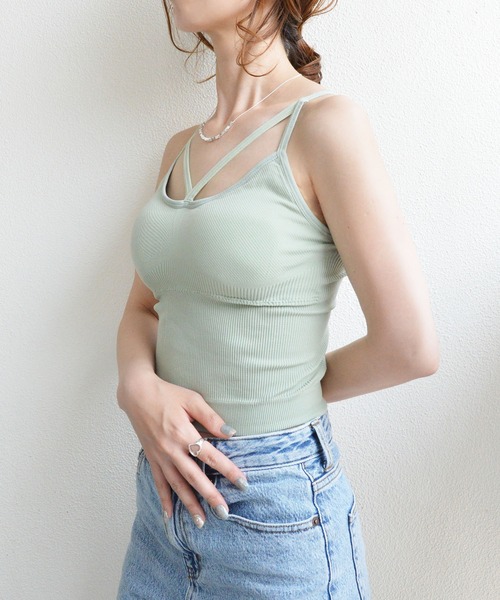 styiro（スタイロ）の「カップ付きホルターネックVラインシームレスブラトップキャミ　ノンワイヤー（キャミソール・レディース・ブラック/モカ/ミント/ホワイト・FREE）」の4枚目の写真