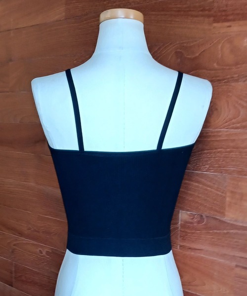 styiro（スタイロ）の「カップ付きホルターネックVラインシームレスブラトップキャミ　ノンワイヤー（キャミソール・レディース・ブラック/モカ/ミント/ホワイト・FREE）」の5枚目の写真