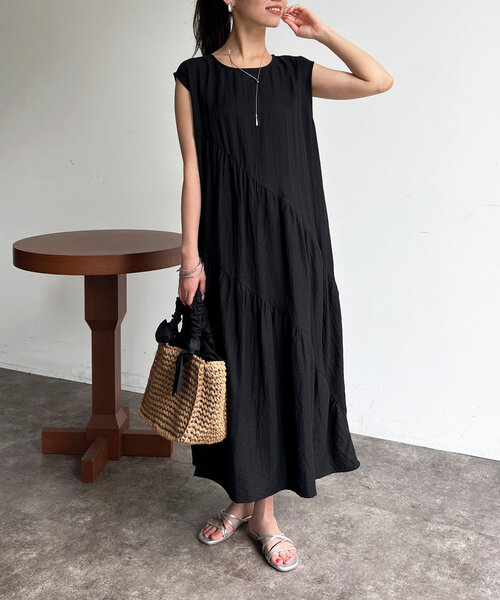 Chez toi（シェトワ）の「バイヤスギャザーノースリワンピース（ワンピース・レディース・キャメル/ネイビー/ブラック・FREE）」の2枚目の写真