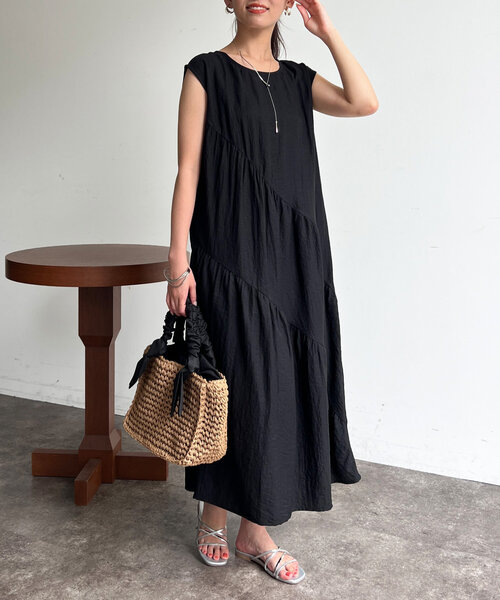 Chez toi（シェトワ）の「バイヤスギャザーノースリワンピース（ワンピース・レディース・キャメル/ネイビー/ブラック・FREE）」の5枚目の写真