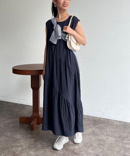Chez toi（シェトワ）の「バイヤスギャザーノースリワンピース（ワンピース・レディース・キャメル/ネイビー/ブラック・FREE）」の4枚目の写真
