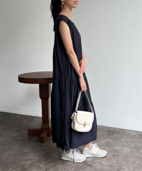 Chez toi（シェトワ）の「バイヤスギャザーノースリワンピース（ワンピース・レディース・キャメル/ネイビー/ブラック・FREE）」の16枚目の写真