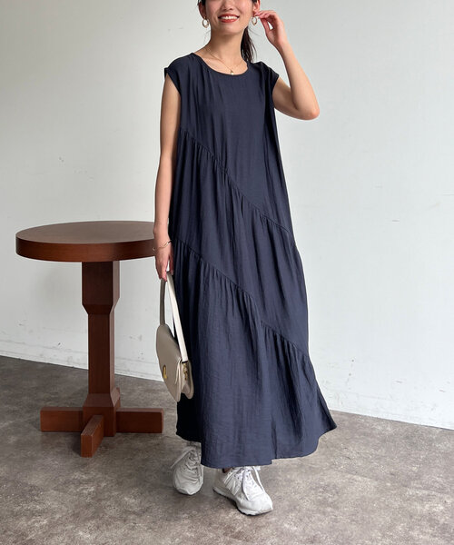 Chez toi（シェトワ）の「バイヤスギャザーノースリワンピース（ワンピース・レディース・キャメル/ネイビー/ブラック・FREE）」の19枚目の写真