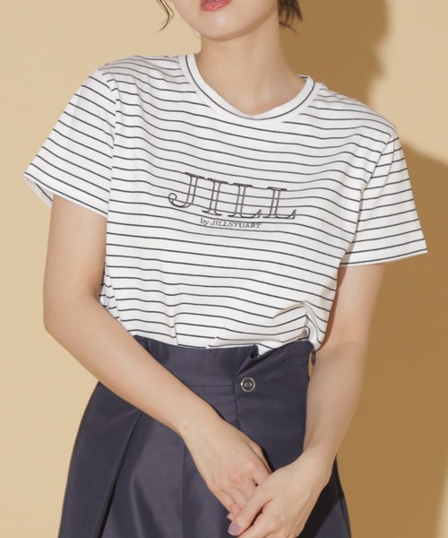 JILL by JILL STUART（ジルバイジルスチュアート）の「◇オーガニックコットンロゴライン刺繍Ｔシャツ（Tシャツ/カットソー・レディース・ピンク/ホワイト系その他/ホワイト系その他2/ブラック・FREE）」の2枚目の写真