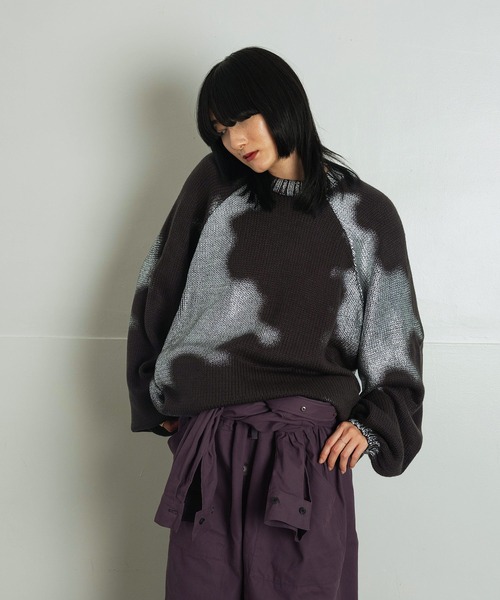 Aphlotus（アプロタス）の「シルバー箔 グラデーショングラフィックプリント クルーネックニット（ニット/セーター・メンズ・ブラック/パープル・SMALL/LARGE/MEDIUM）」の21枚目の写真