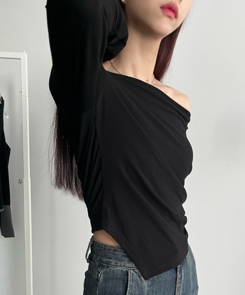 bita.(ビタ)の「アシンメトリーオフショルカットソー(Tシャツ/カットソー・レディース・チャコールグレー/ブラック・FREE)」の4枚目の写真