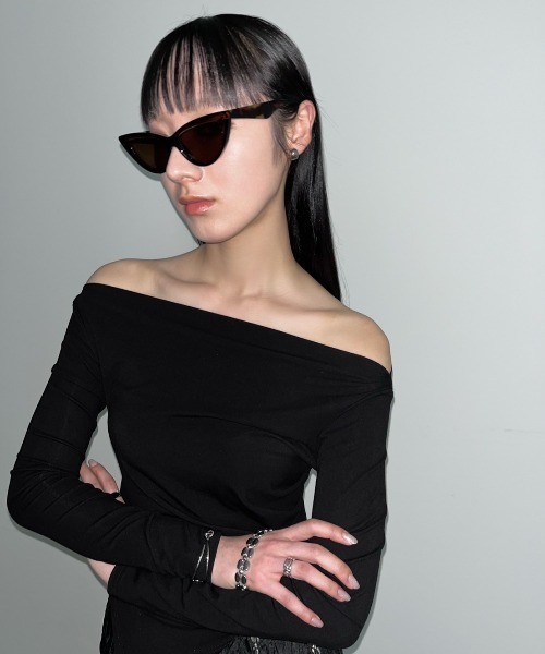 bita.(ビタ)の「アシンメトリーオフショルカットソー(Tシャツ/カットソー・レディース・チャコールグレー/ブラック・FREE)」の9枚目の写真