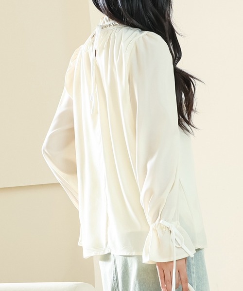 Lace Ladies(レースレディース)の「ソリッドカラー ギャザー プチハイネック キャンディ袖 ブラウス(シャツ/ブラウス・レディース・ホワイト/ブラック/オフホワイト/ベージュ・S/FREE)」の11枚目の写真