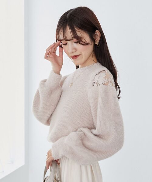 MAJESTIC LEGON（マジェスティックレゴン）の「ショルダーレースシャギーニット（ニット/セーター・レディース・ブルー/アイボリー/ピンク/ライトグレー・MEDIUM）」の2枚目の写真