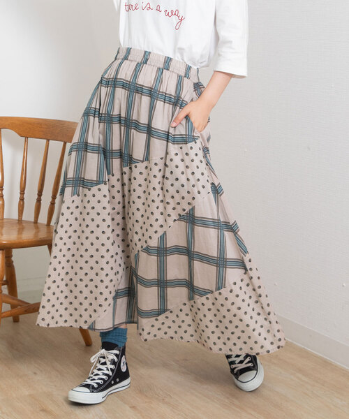 POU DOU DOU(プードゥドゥ)の「<made in INDIA>プリントミックス製品染めスカート(スカート・レディース・ベージュ/ネイビー・M)」の5枚目の写真