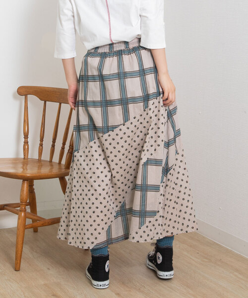 POU DOU DOU(プードゥドゥ)の「<made in INDIA>プリントミックス製品染めスカート(スカート・レディース・ベージュ/ネイビー・M)」の4枚目の写真