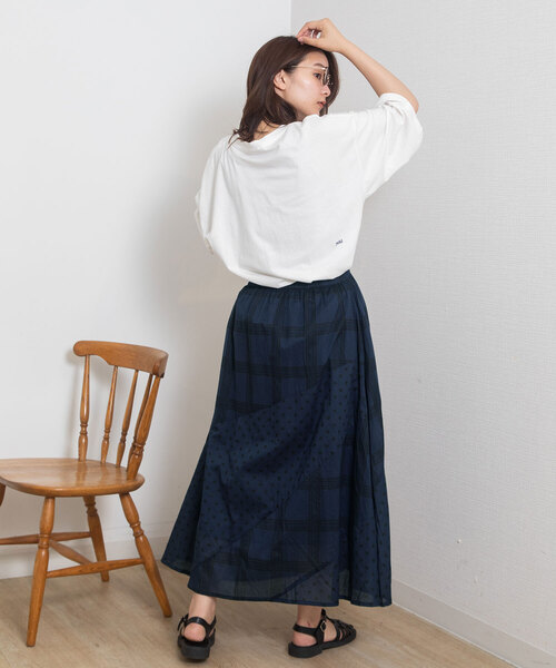 POU DOU DOU(プードゥドゥ)の「<made in INDIA>プリントミックス製品染めスカート(スカート・レディース・ベージュ/ネイビー・M)」の21枚目の写真