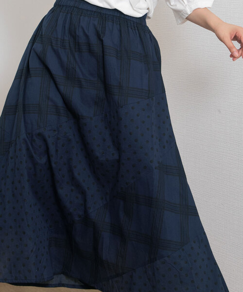 POU DOU DOU(プードゥドゥ)の「<made in INDIA>プリントミックス製品染めスカート(スカート・レディース・ベージュ/ネイビー・M)」の10枚目の写真