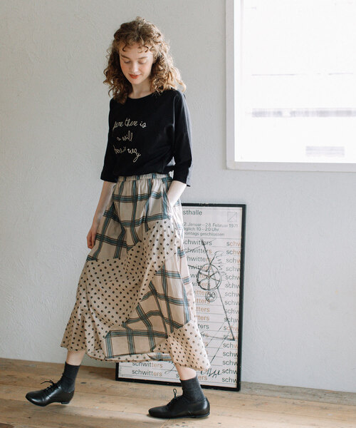 POU DOU DOU(プードゥドゥ)の「<made in INDIA>プリントミックス製品染めスカート(スカート・レディース・ベージュ/ネイビー・M)」の8枚目の写真