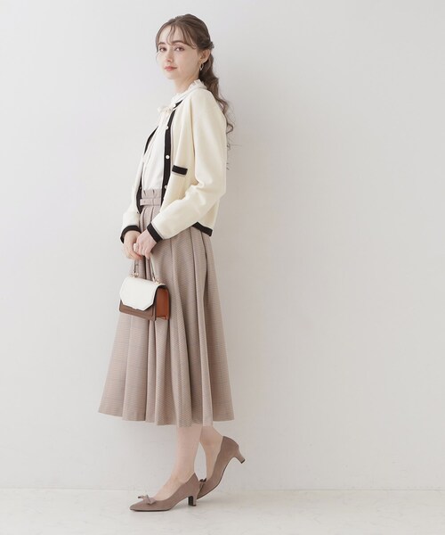 couture brooch(クチュールブローチ)の「◆【高級感のあるベーシックカーデ】配色スカラニットジャケット(カーディガン/ボレロ・レディース・アイボリー/ブラウン系その他/ブラック・40/38/42/36)」の5枚目の写真