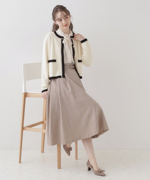 couture brooch(クチュールブローチ)の「◆【高級感のあるベーシックカーデ】配色スカラニットジャケット(カーディガン/ボレロ・レディース・アイボリー/ブラウン系その他/ブラック・40/38/42/36)」の7枚目の写真