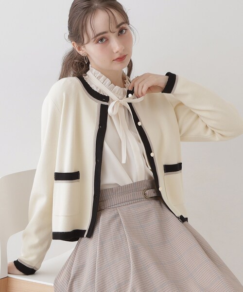 couture brooch(クチュールブローチ)の「◆【高級感のあるベーシックカーデ】配色スカラニットジャケット(カーディガン/ボレロ・レディース・アイボリー/ブラウン系その他/ブラック・40/38/42/36)」の11枚目の写真