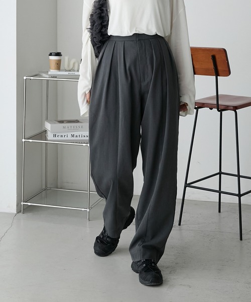 forksy.(フォルクシー)の「【forksy.】メニータックコクーンスラックスパンツ(スラックス・レディース・ベージュ/ブラック/グレー・FREE)」の3枚目の写真