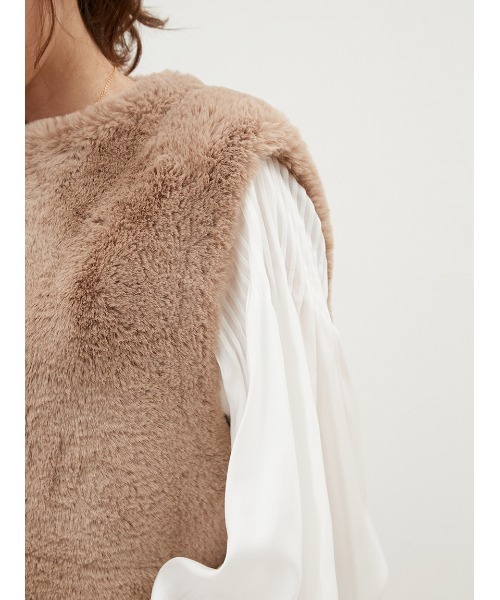 Mila Owen（ミラオーウェン）の「ノーカラーロングファーベスト