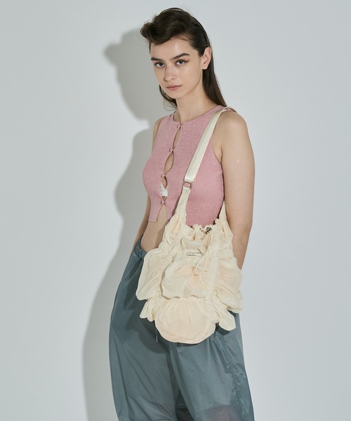 ANNA SUI NYC(アナ スイ エヌ ワイ シー)の「シャーリングショルダーシアーバッグ(ショルダーバッグ・レディース・グレー/パープル/ホワイト・FREE)」の5枚目の写真