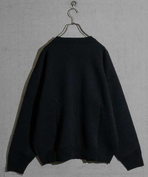 JOHN'S CLOSET(ジョンズクローゼット)の「【13】ダブルジャガードロゴ クルーネックニット(ニット/セーター・メンズ・ホワイト系1/ホワイト系2/ブラック系2/グリーン系1/ブルー系1/ブラック系1/グリーン系2・MEDIUM/LARGE)」の11枚目の写真