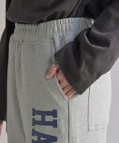 HUG.U(ハグユー)の「ロゴスウェットパンツ(スウェットパンツ・レディース・ライトグレー/グリーン/ブラック・トール丈/レギュラー丈)」の11枚目の写真