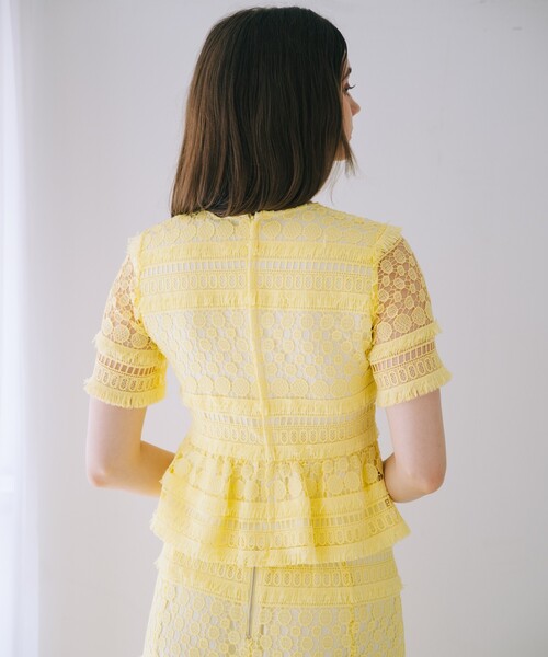 SELFIST(セルフィスト)の「【VOCE掲載】【セットアップ対応】ケミカルレースペプラムブラウス 半袖 夏服 オケージョン(シャツ/ブラウス・レディース・イエロー/チャコールグレー/オフホワイト・フリー)」の14枚目の写真