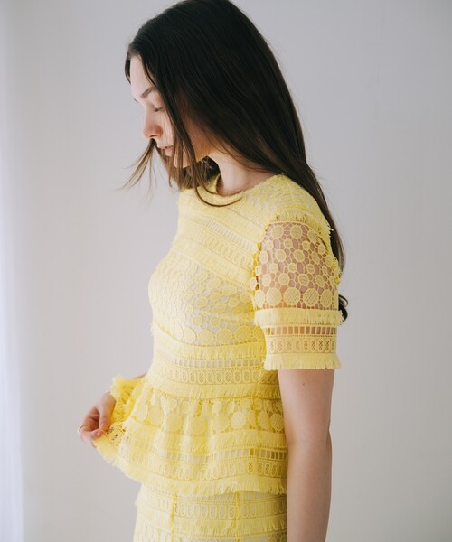 SELFIST(セルフィスト)の「【VOCE掲載】【セットアップ対応】ケミカルレースペプラムブラウス 半袖 夏服 オケージョン(シャツ/ブラウス・レディース・イエロー/チャコールグレー/オフホワイト・フリー)」の21枚目の写真