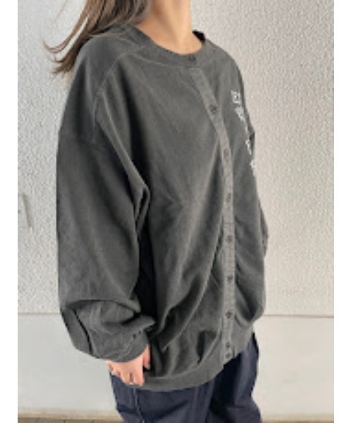 WORLD WIDE LOVE!（ワールドワイドラブ）の「ピグメントカーディガン（カーディガン/ボレロ・レディース・ブルー/ブラック/スモークピンク・1）」の2枚目の写真