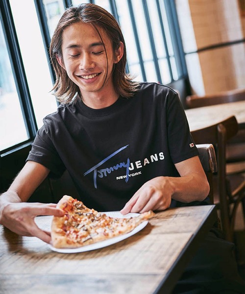 Jeans シグネチャーロゴ スリム 半袖 Tシャツ 送関込 Tommy Jeans】シグネチャーロゴ 半袖Tシャツ（送料込み)
