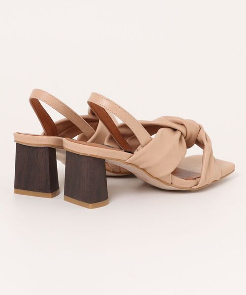 ANGEL ALARCON（アンヘルアラルコン）の「【ANGEL ALARCON】スクエアトウクロスベルトサンダル(D52003)（サンダル・レディース・ベージュ/ブラック/シルバー・35/38/37/36/39）」の4枚目の写真