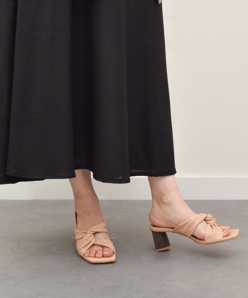 ANGEL ALARCON（アンヘルアラルコン）の「【ANGEL ALARCON】スクエアトウクロスベルトサンダル(D52003)（サンダル・レディース・ベージュ/ブラック/シルバー・35/38/37/36/39）」の8枚目の写真