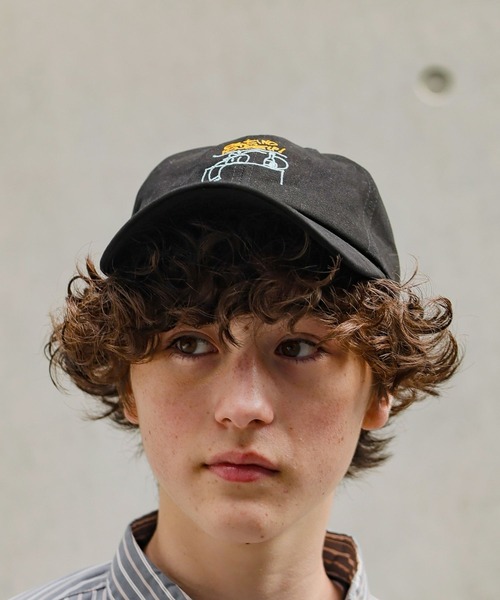 niko and...（ニコアンド）の「オガワナツミコラボ刺繍キャップ（キャップ・メンズ・オフホワイト/ブルー/ブラック・FREE）」の3枚目の写真