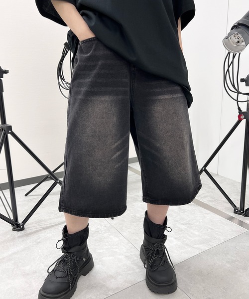 Figments(フィグメンツ)の「ワイドデニムハーフパンツ(デニムパンツ・レディース・ブラック/ブルー系その他・SMALL/MEDIUM)」の1枚目の写真