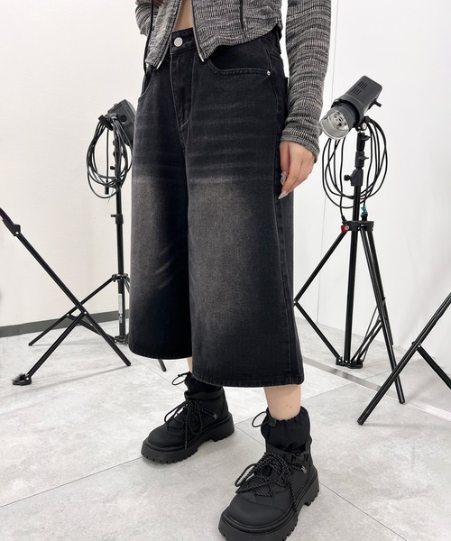 Figments(フィグメンツ)の「ワイドデニムハーフパンツ(デニムパンツ・レディース・ブラック/ブルー系その他・SMALL/MEDIUM)」の6枚目の写真