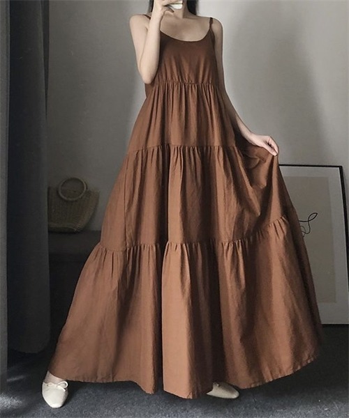 FREE STYLISTS(フリー スタイリスト)の「マキシ丈ティアードキャミワンピース(ワンピース・レディース・ブラック/キャメル・M/XL/L)」の2枚目の写真